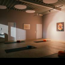 retreat kursraum mit yogamatten + kissen