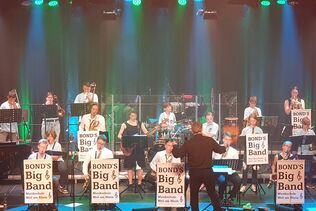 Christmas mit der Bonds Bigband
